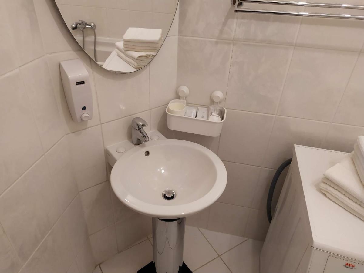 Kate & Jenny - Two-Level Apartment In The Old Town Bratislava Ngoại thất bức ảnh